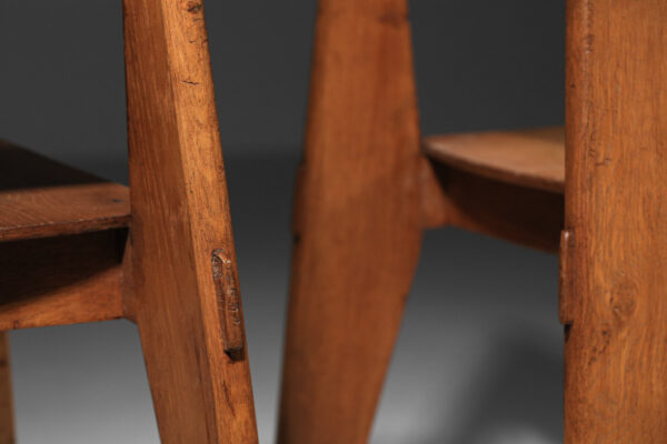 paire de chaises Jean Prouvé standard dit "tout bois" en chêne et contre plaqué.