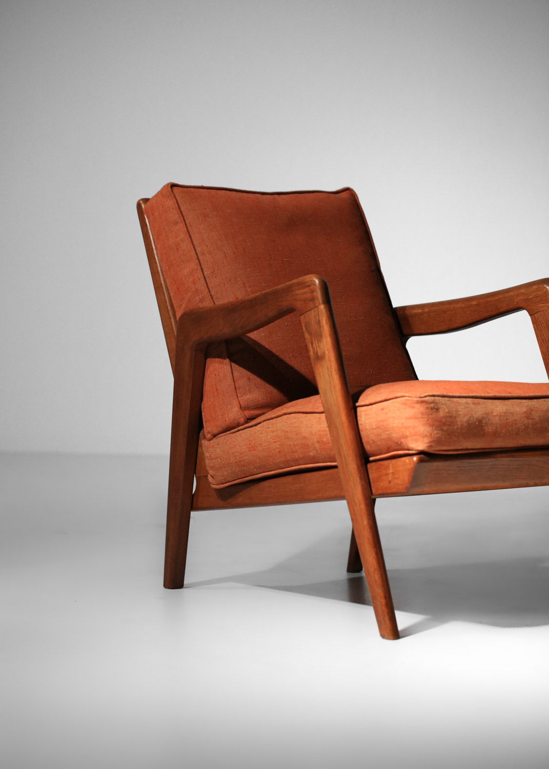 paire de fauteuil chauffeuse Perreau années 50 en chêne massif free span Guariche - F684