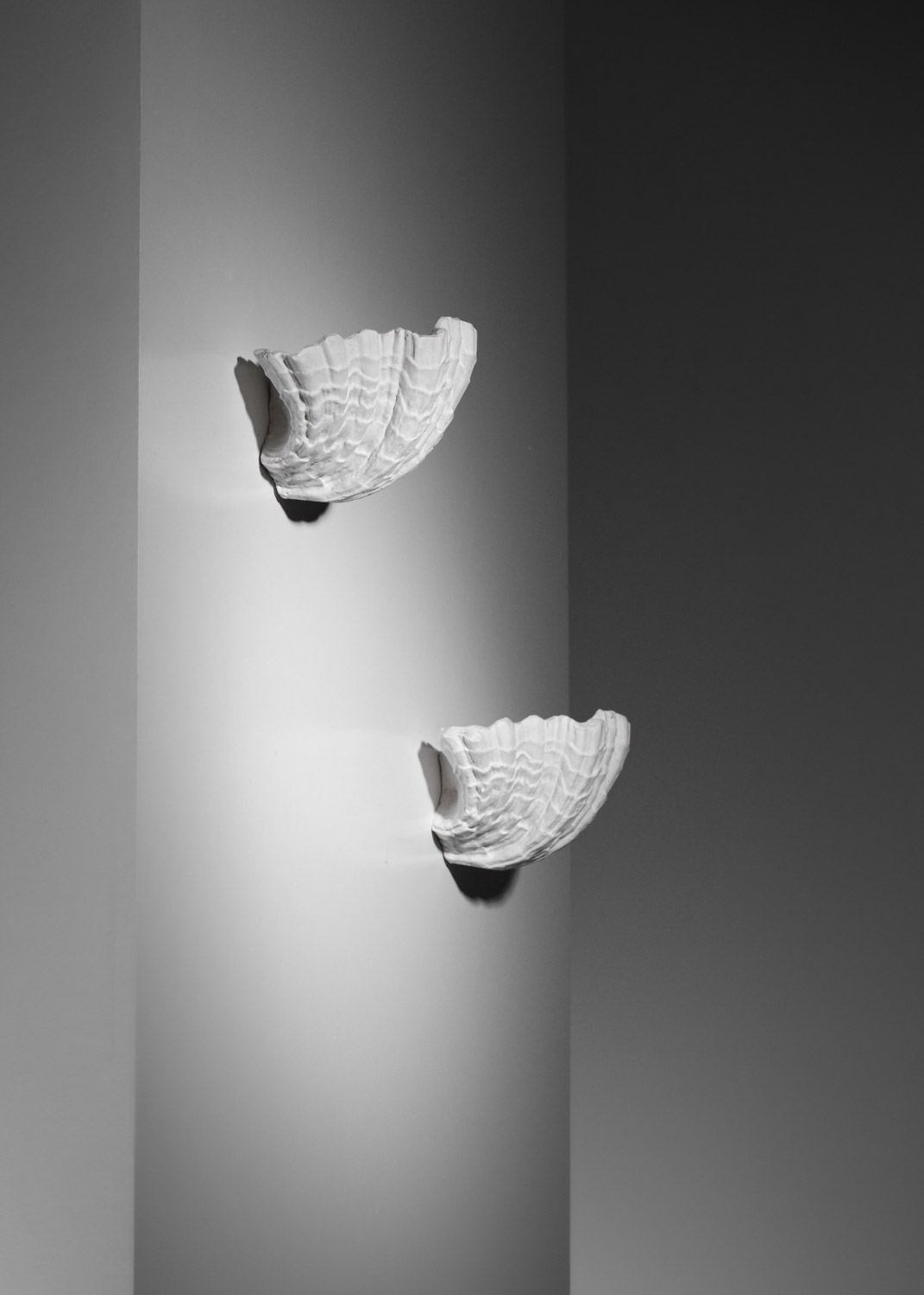 paire d'appliques en plâtre des années 40 attr serge roche - J399