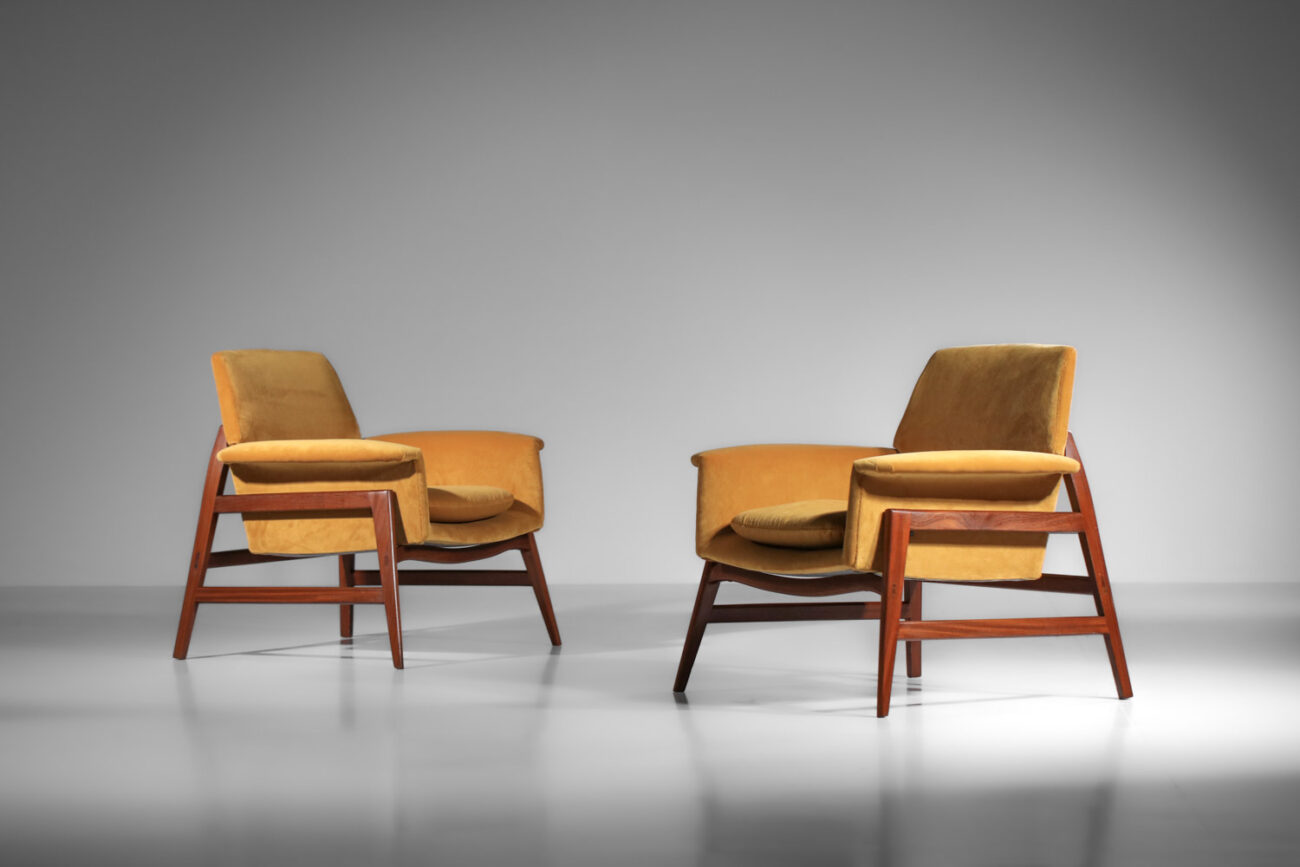 Paire de fauteuils attribués à Gianfranco Frattini en velours des années 1950 - I175