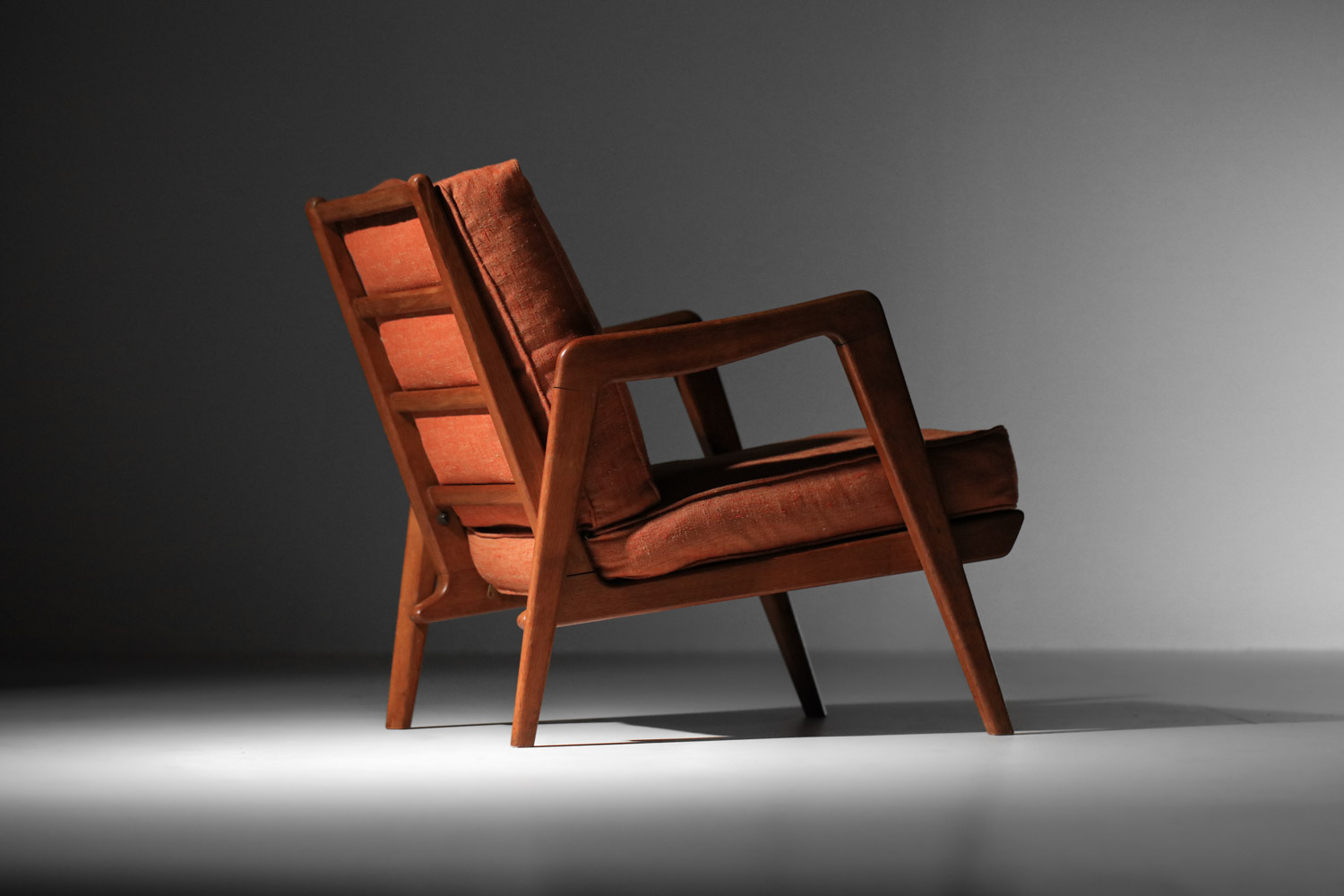 paire de fauteuil chauffeuse Perreau années 50 en chêne massif free span Guariche - F684