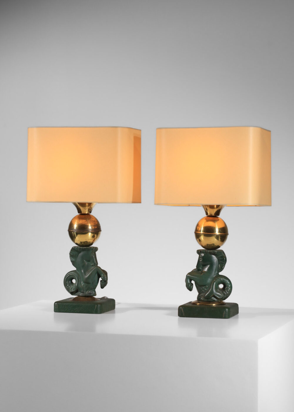 paire de lampe de table asselbur en ceramamique à decor de de cheval I012