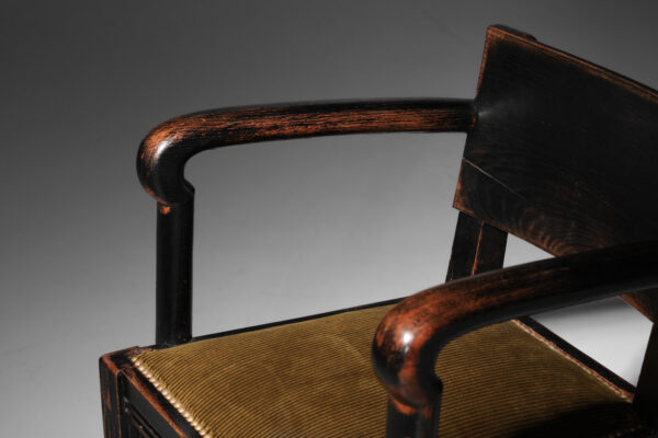 chaise de bureau avec accoudoirs en chêne noirci années 40 - J438