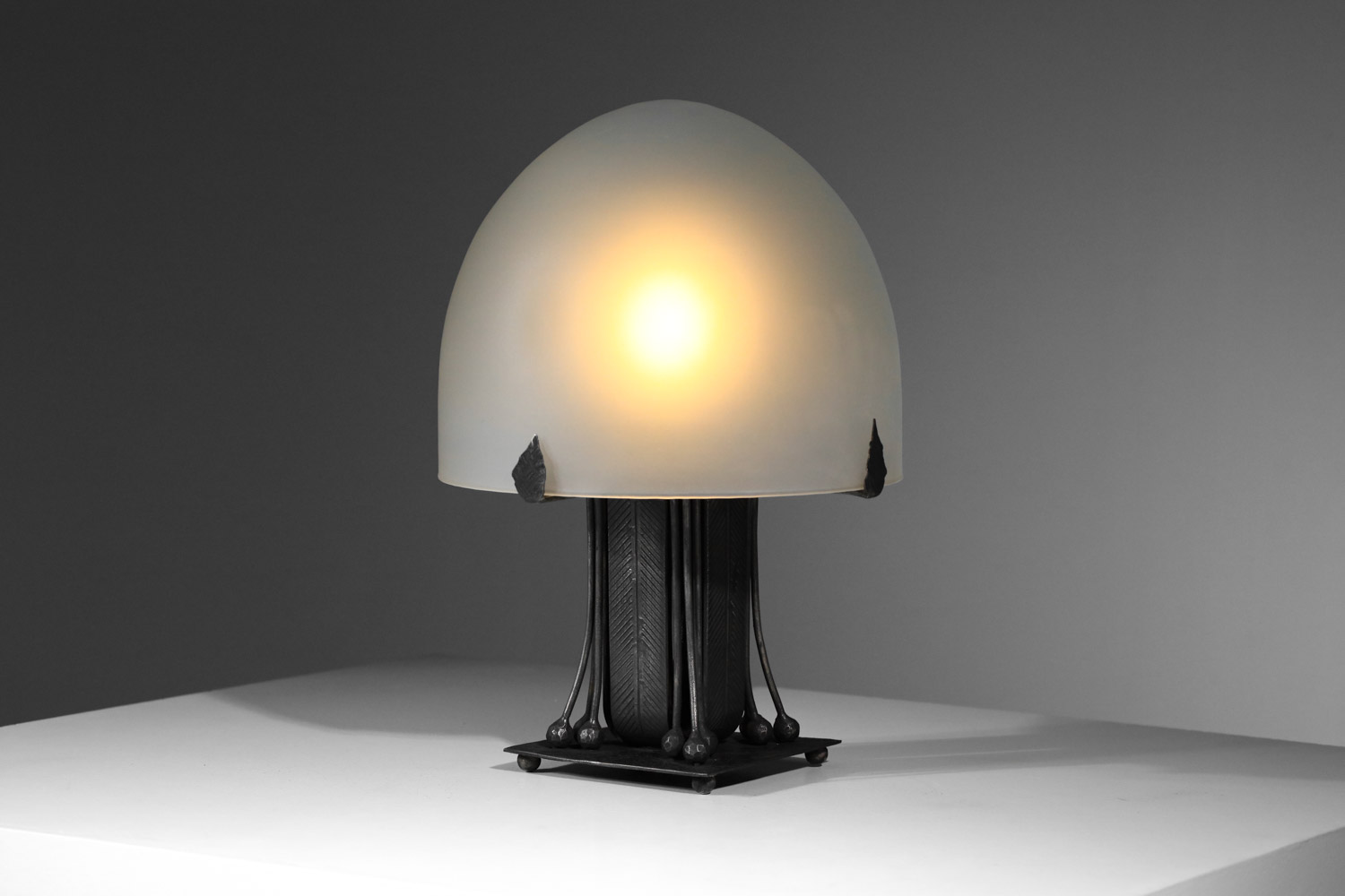 lampe de table des années 30 art déco obus en verre H080