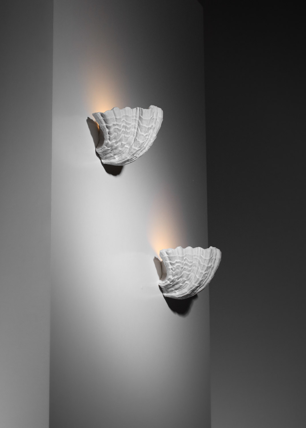 paire d'appliques en plâtre des années 40 attr serge roche - J399
