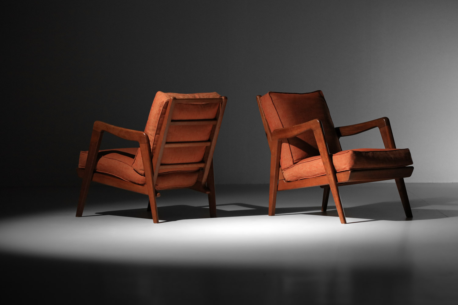 paire de fauteuil chauffeuse Perreau années 50 en chêne massif free span Guariche - F684