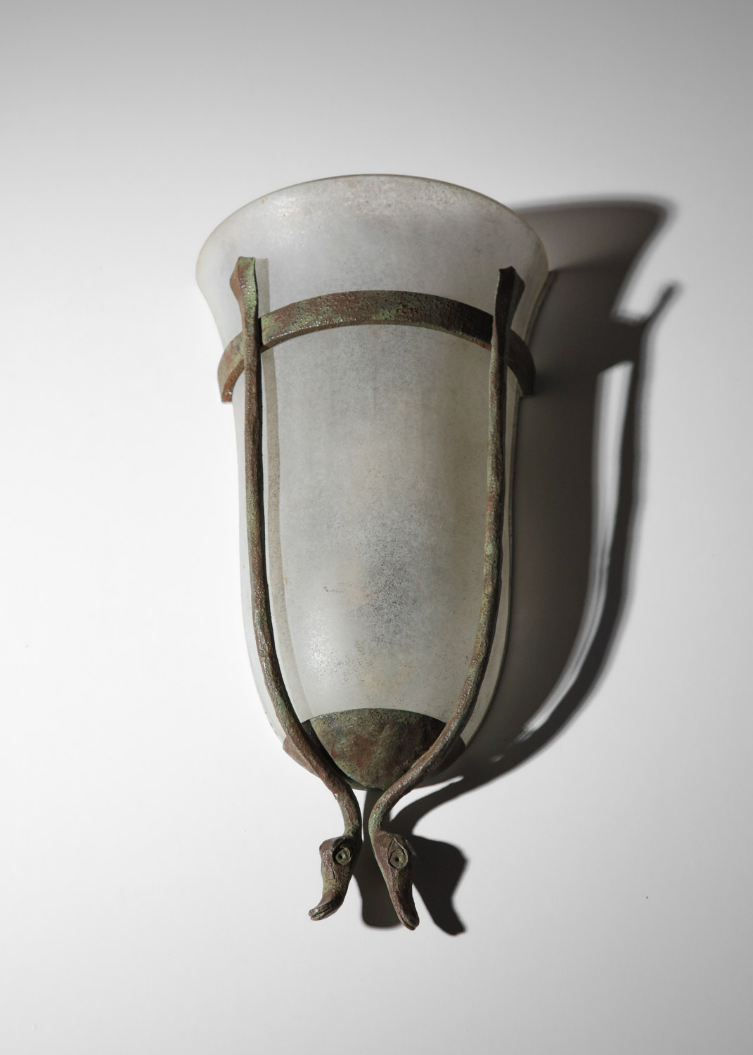 paire d'appliques italiennes en verre et métal patiné style Seguso têtes de cygnes - J335