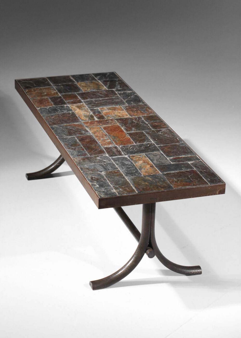 table basse structure acier et plateau en pierre années 60 I561