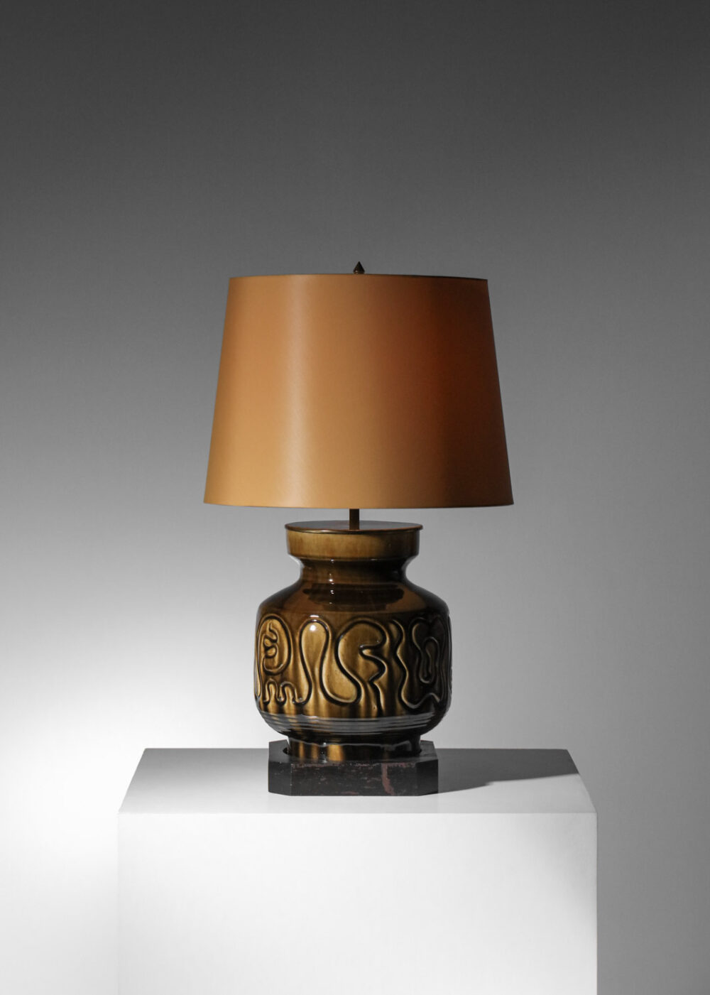 grande lampe de table en céramique des années 70 verte socle en bois  H744