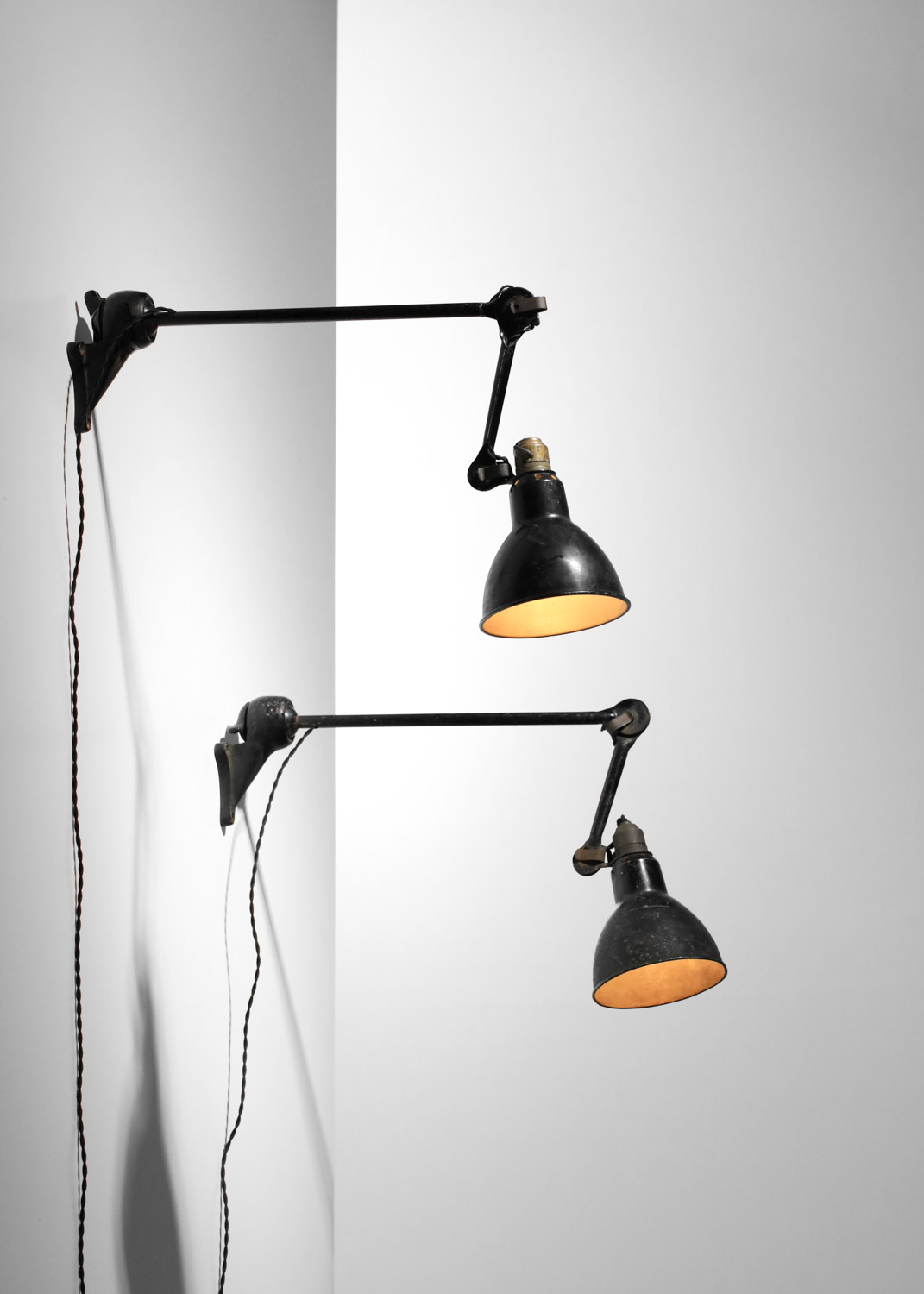 paire de lampe Bernard Albin Gras model 201 le Corbusier G612 G538