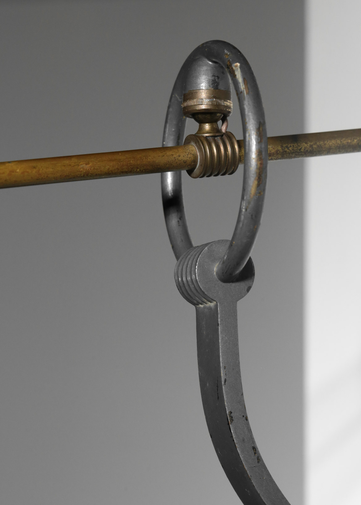 Large counter balance wall lamp, attributed to Arlus, France - Image 4