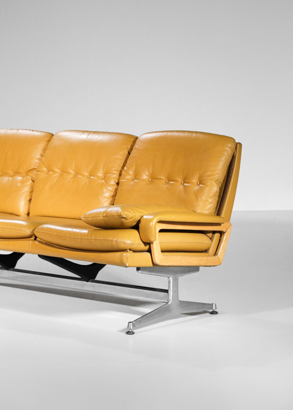 Canapé cuir jaune style Charles et Ray Eames - sofa banquette germany - H06
