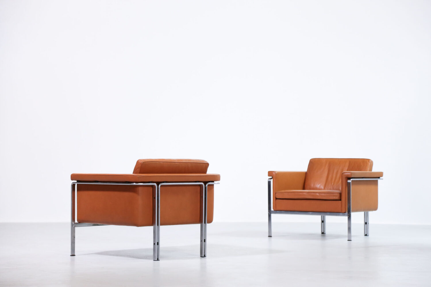 Pair of Horst Brüning Lounge Chairs for Alfred Kill International - C225
