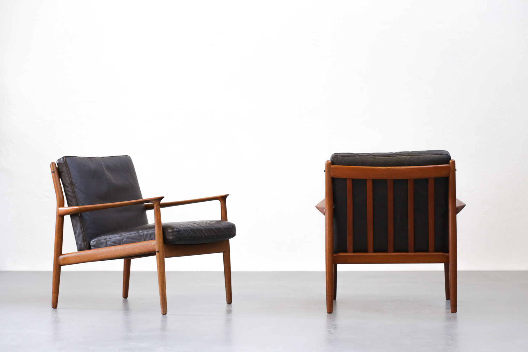 Danish Pair of Lounge Chairs by grete jalk for glostrup - Image 4