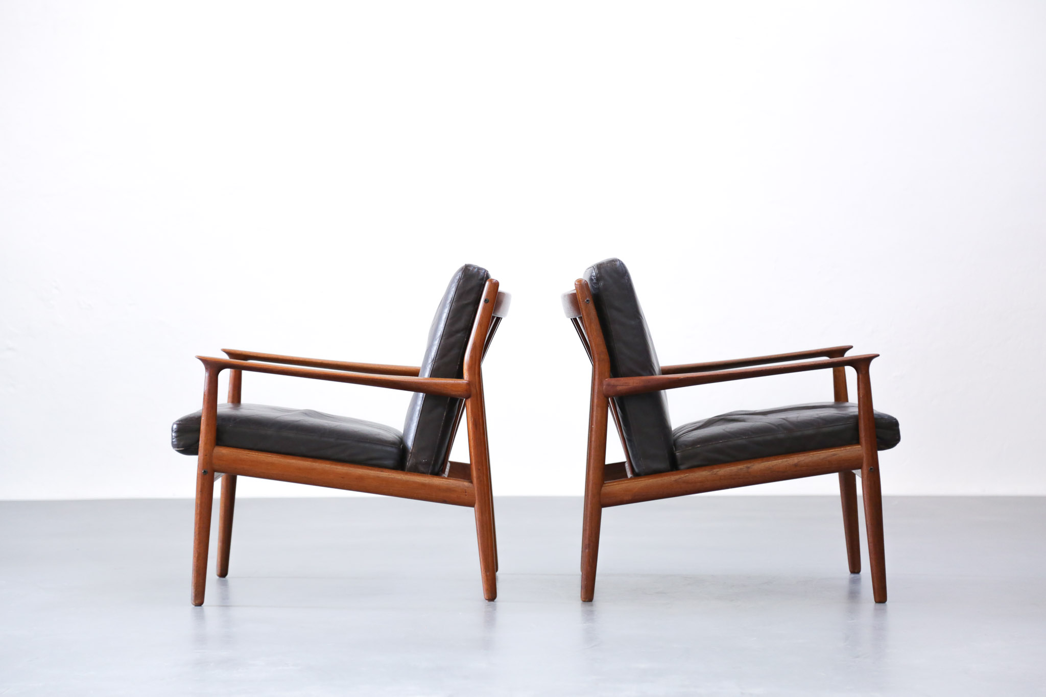 Danish Pair of Lounge Chairs by grete jalk for glostrup - Image 2