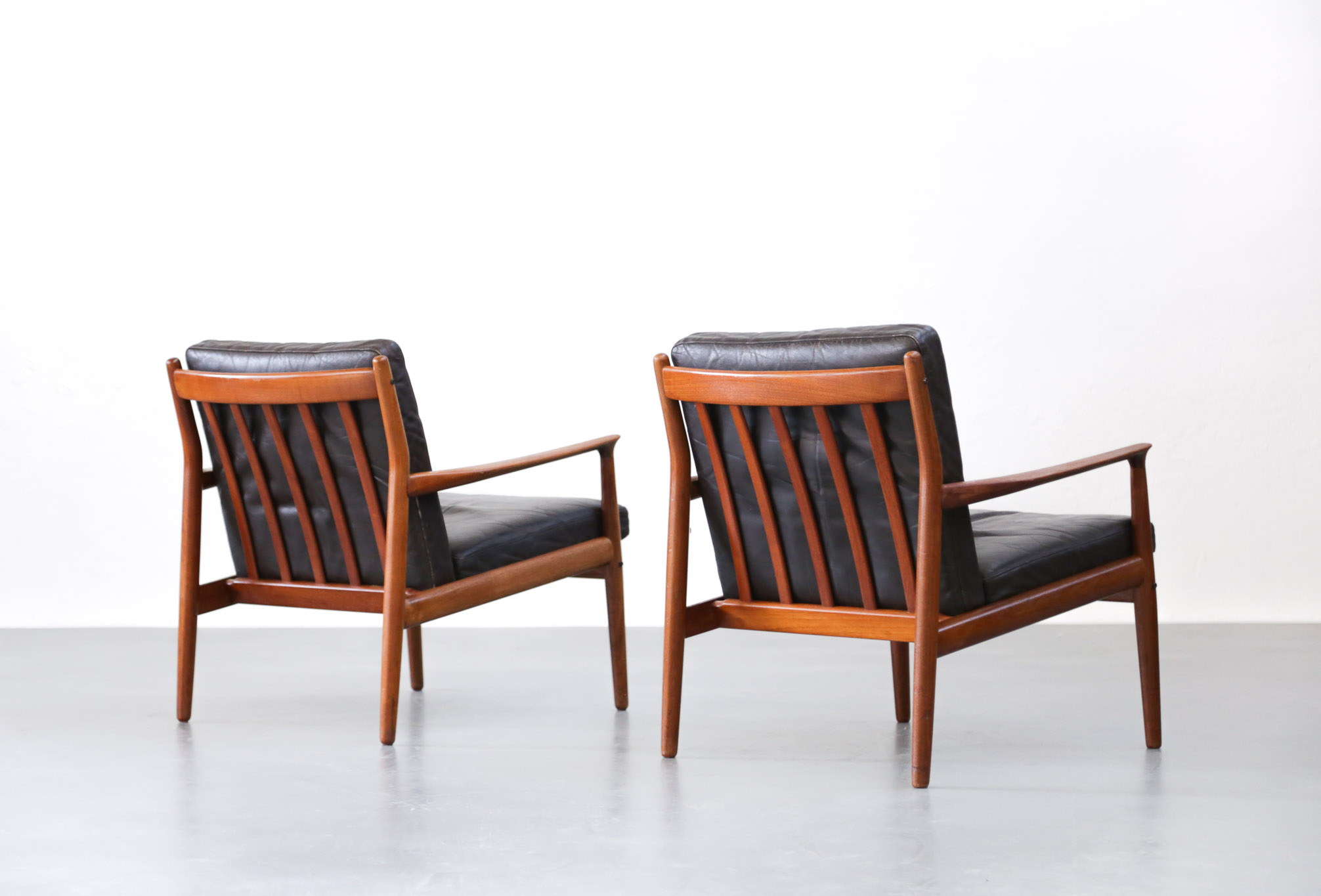 Danish Pair of Lounge Chairs by grete jalk for glostrup - Image 9