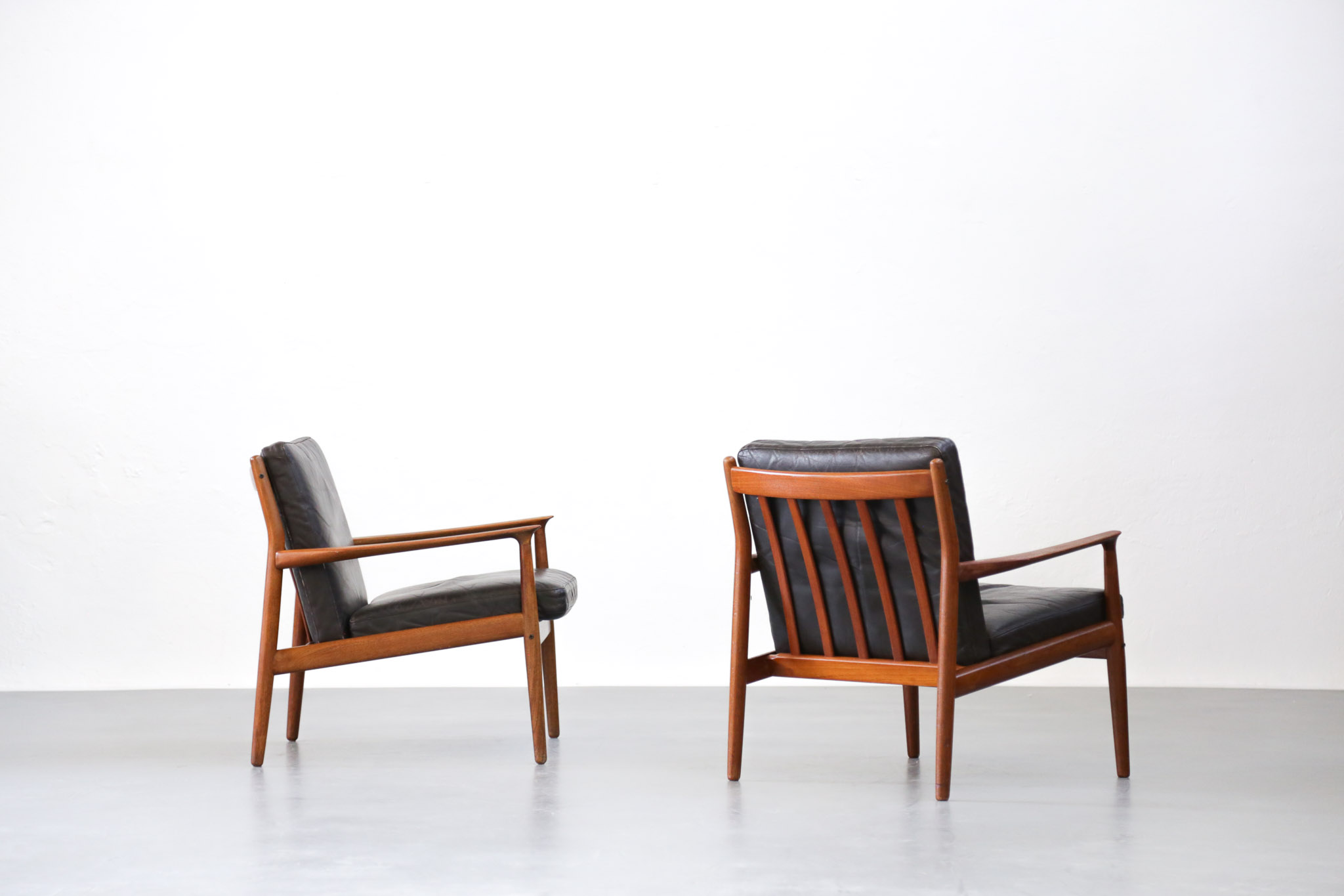 Danish Pair of Lounge Chairs by grete jalk for glostrup - Image 5