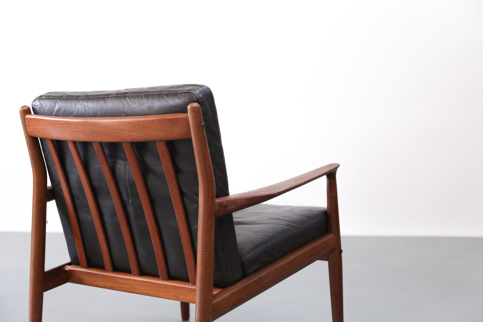 Danish Pair of Lounge Chairs by grete jalk for glostrup - Image 8
