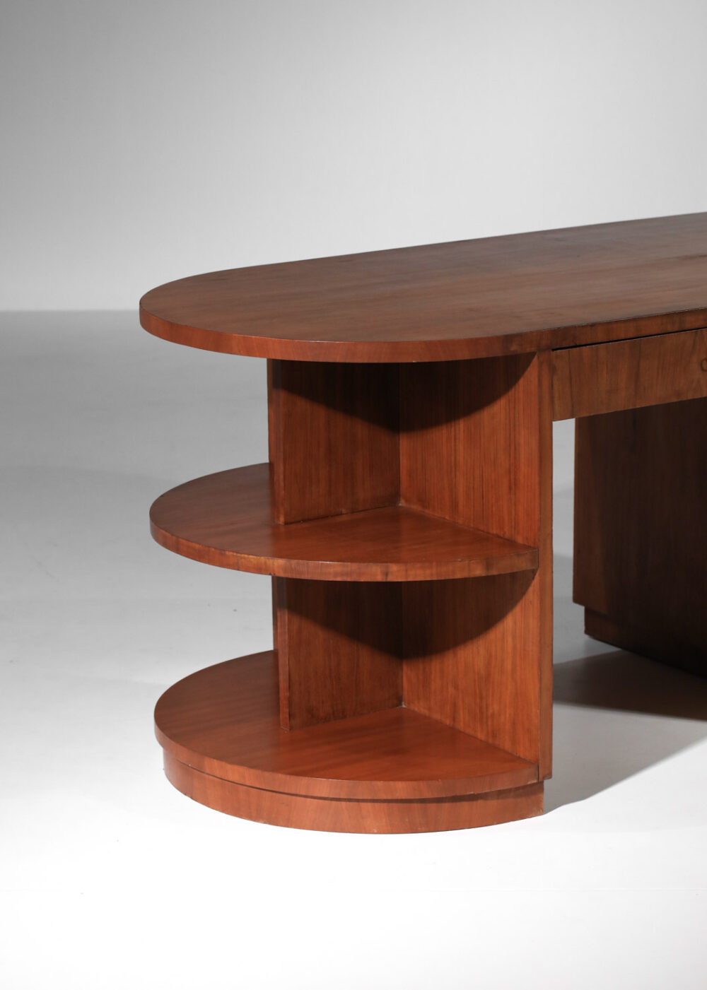 bureau art déco des années 40 arrondi en placage de noyer - H436