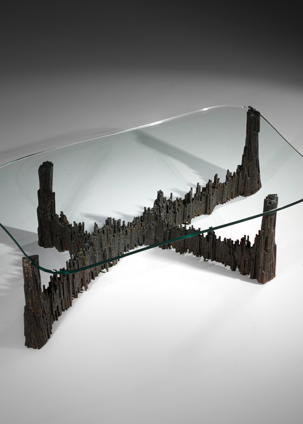 Grande table basse par donna pour danke galerie brutaliste