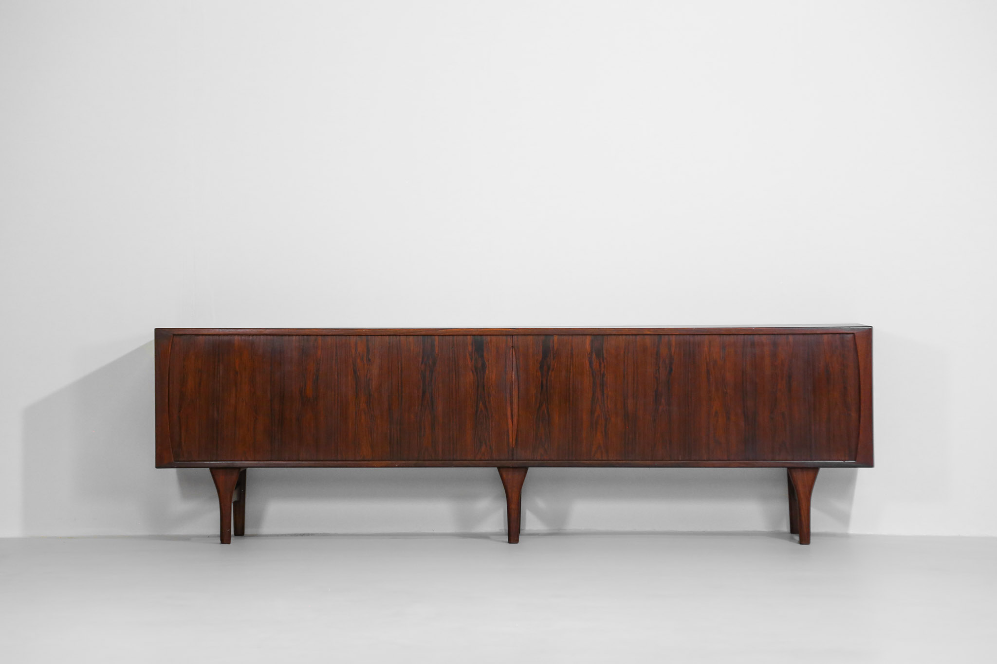 grande enfilade danoise à rideau en palissandre scandinave24
