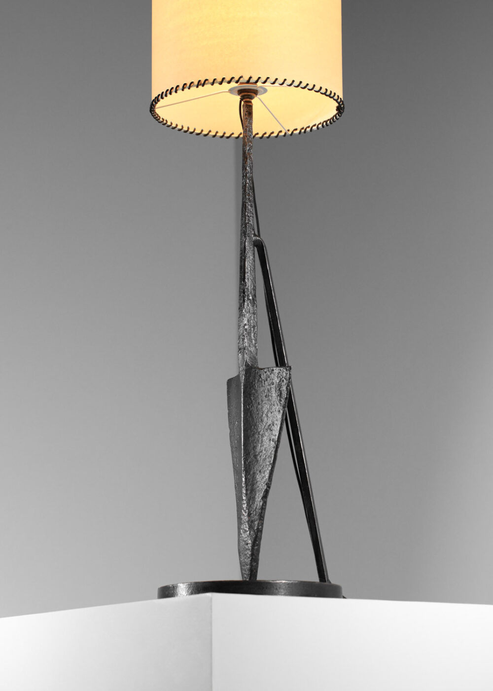 lampe / lampadaire travail populaire brutaliste en fer forgé - G271