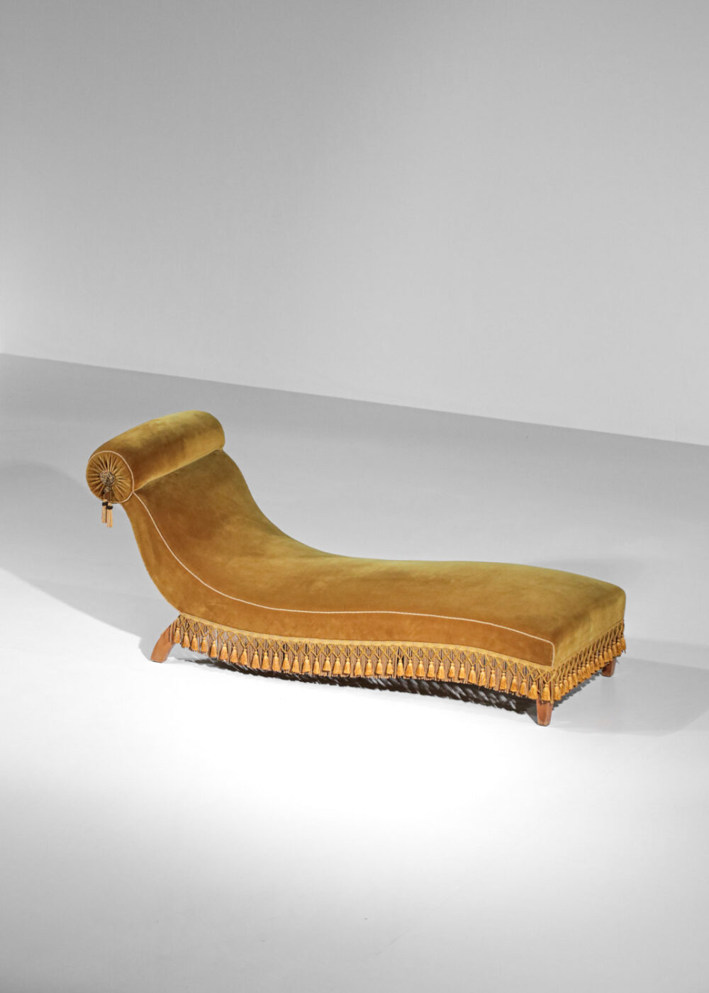 méridienne lit de repos années 40 en velour jaune et passementerie - G288
