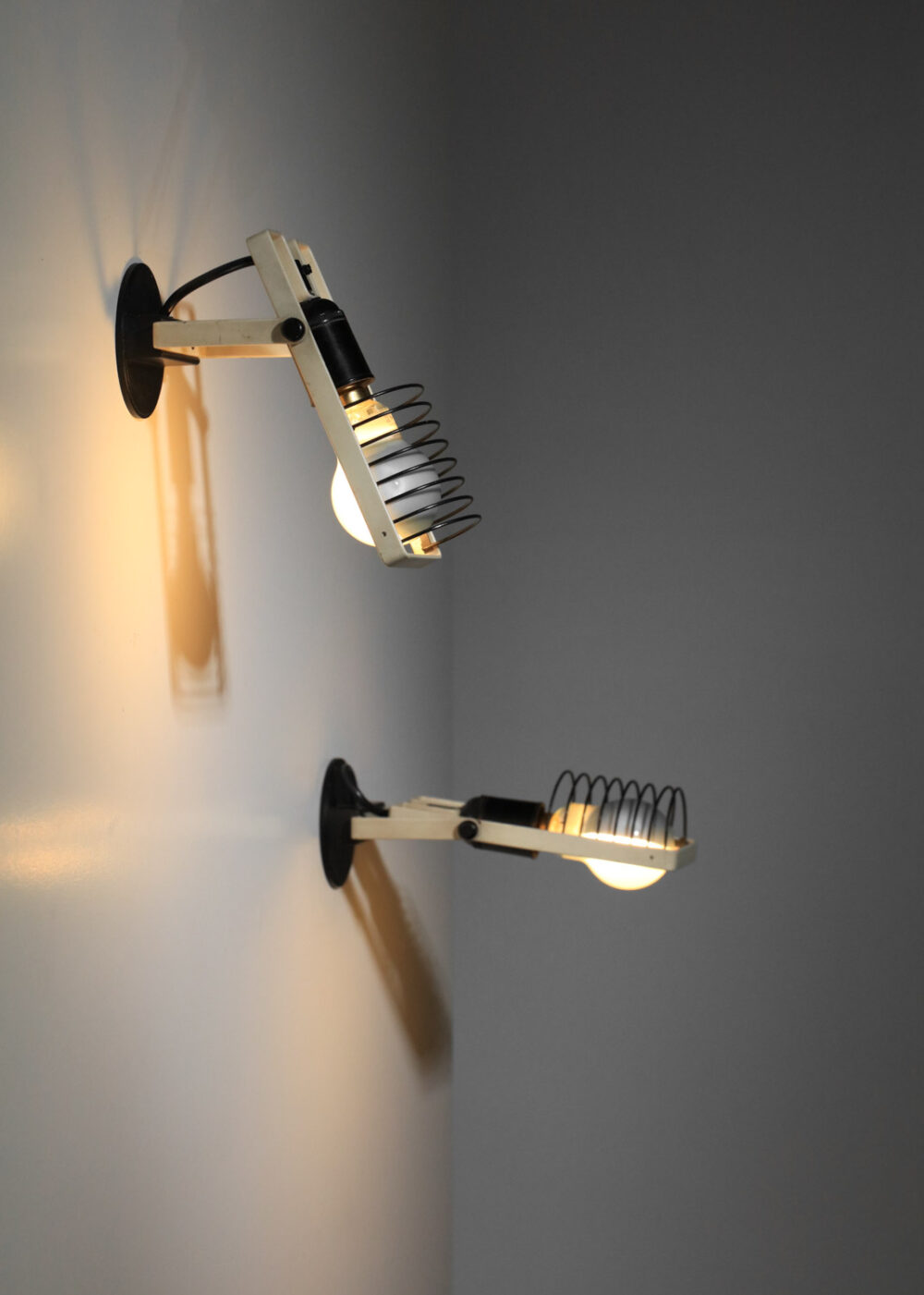 paire d'appliques artemide années 70 beiges italiennes - H422