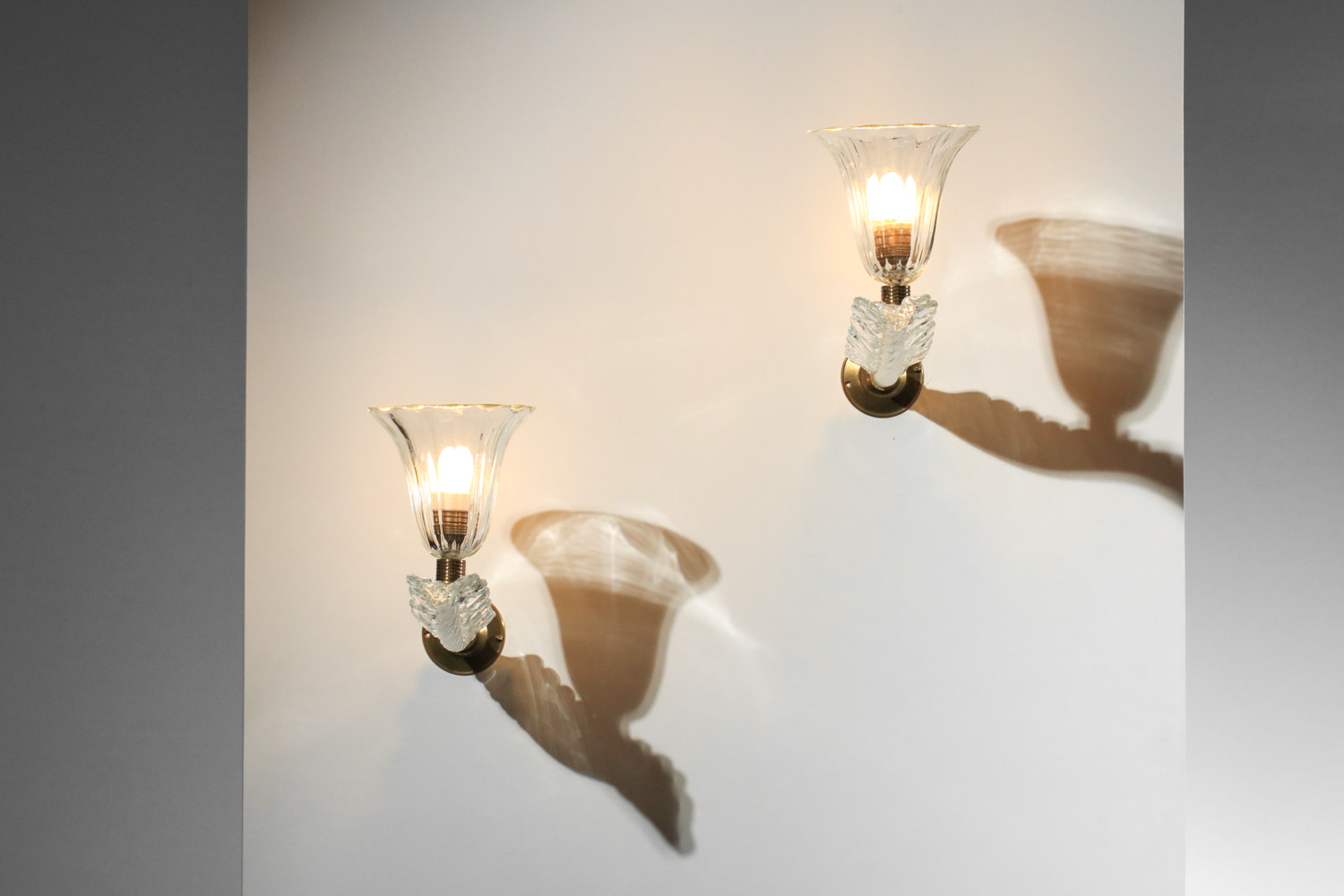 paire d'appliques italiennes en verre de Murano décor de feuille plume - H599