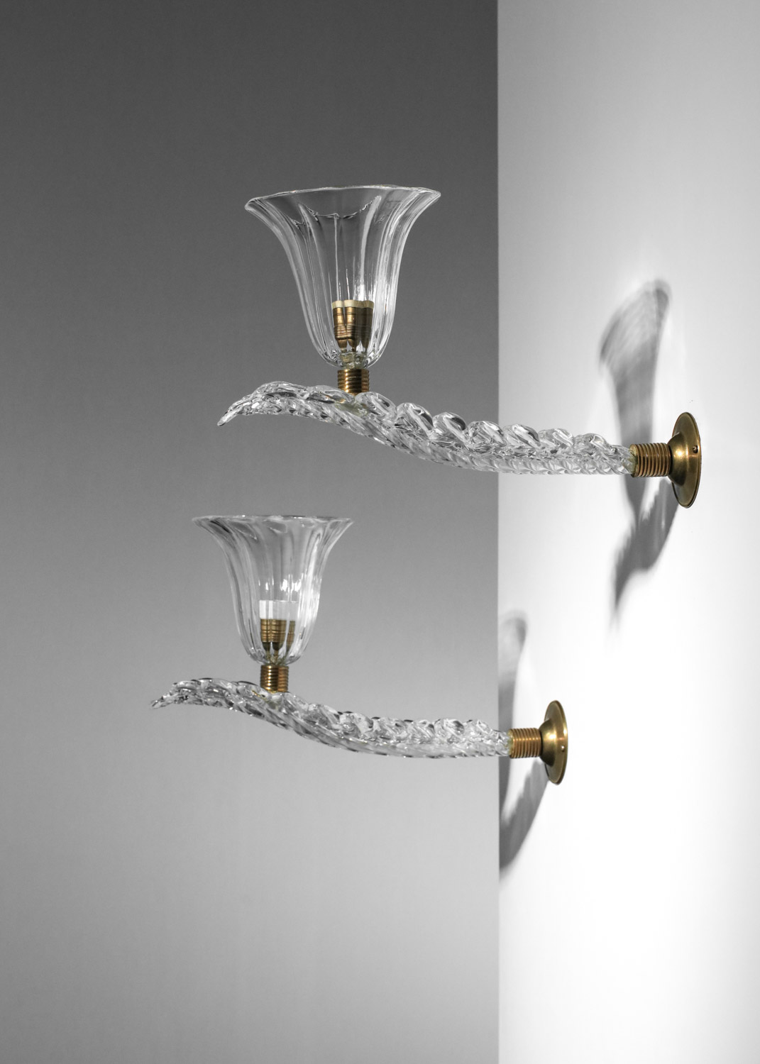 paire d'appliques italiennes en verre de Murano décor de feuille plume - H599