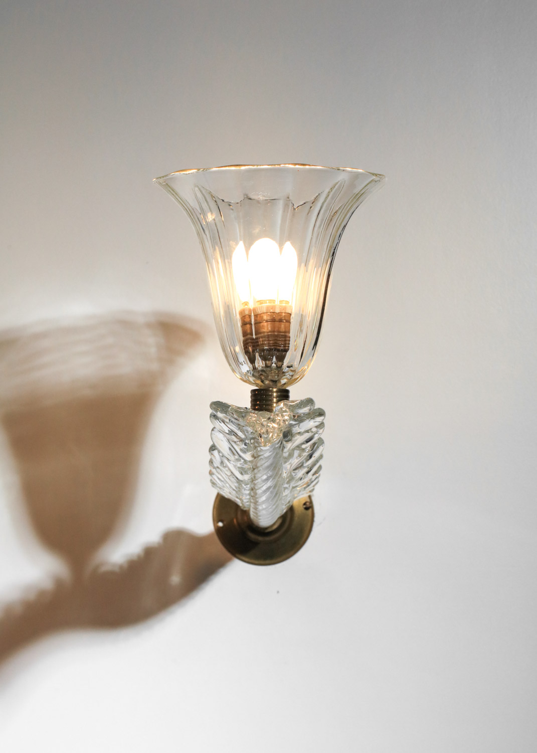 paire d'appliques italiennes en verre de Murano décor de feuille plume - H599