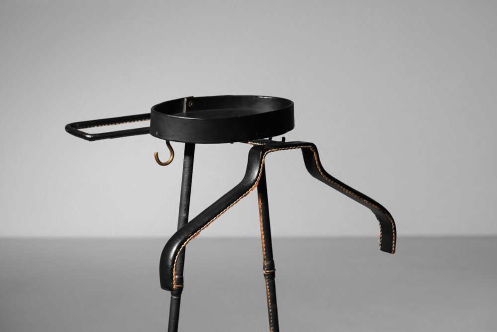 valet de nuit jacques adnet années 50 gainé de cuir noir - I242