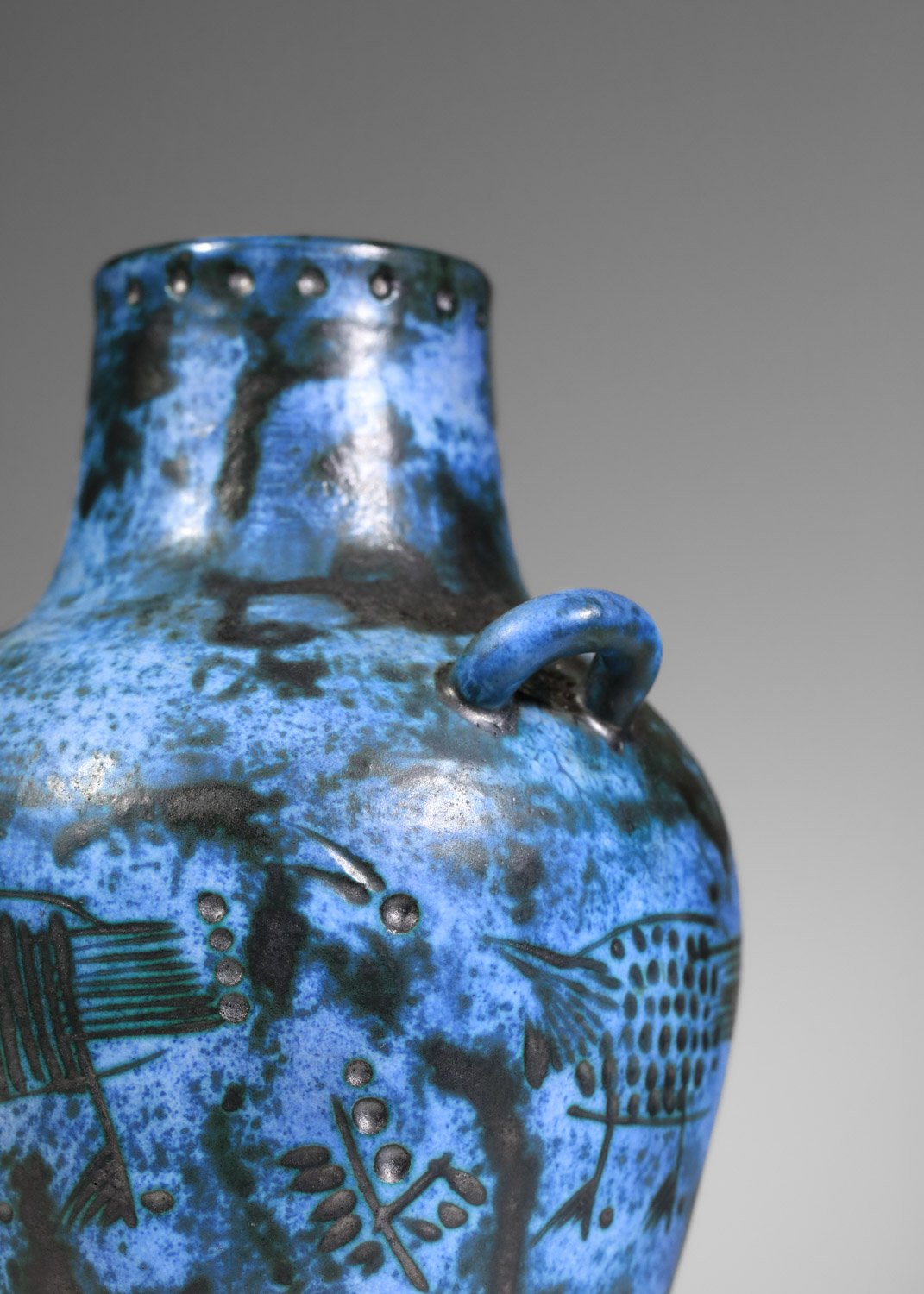 vase jacques blin en céramique bleue oiseaux années 60 - I535