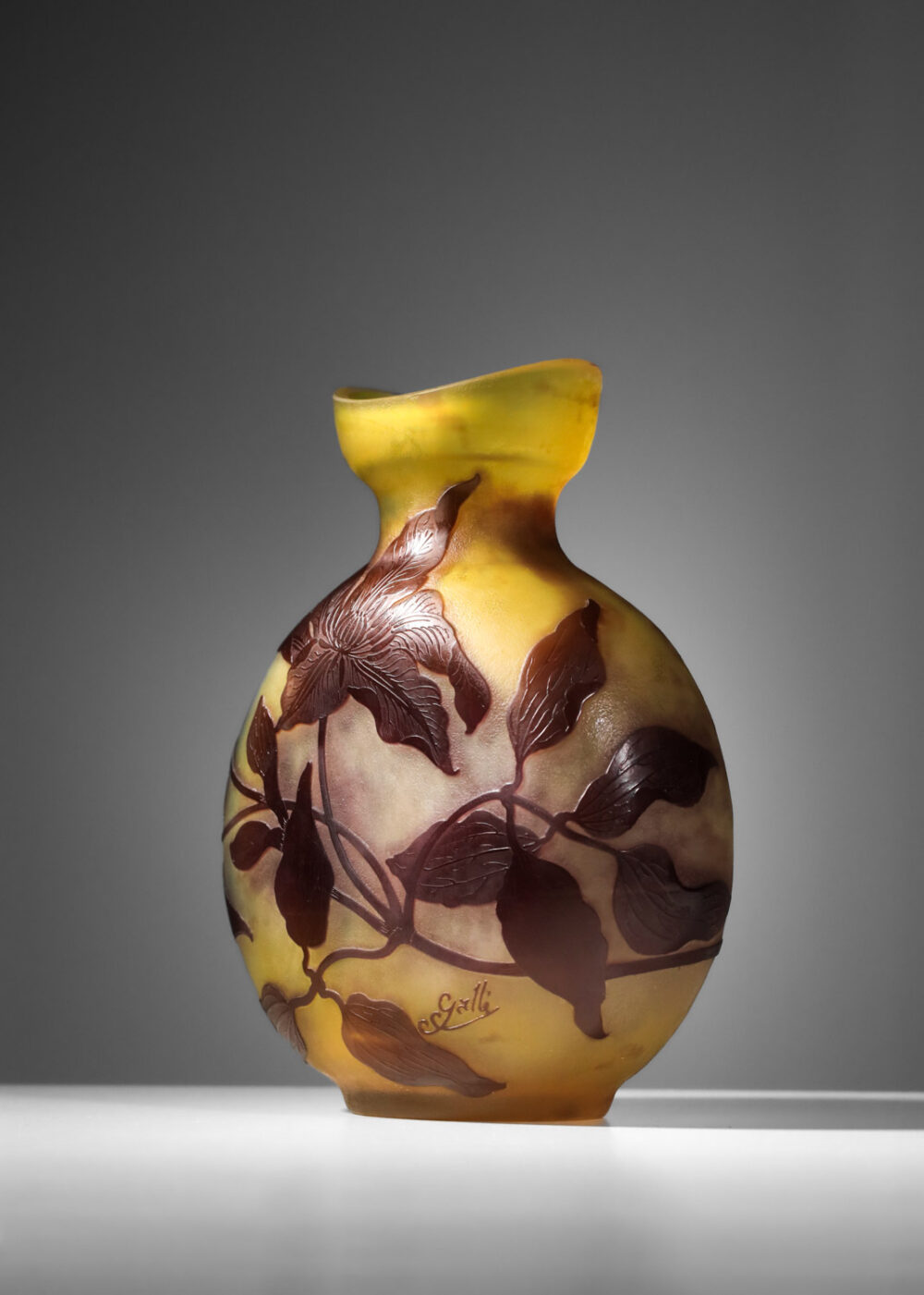 vase moon par Emile Gallé à décor de clématites gravé à l'acide années 40 - I583