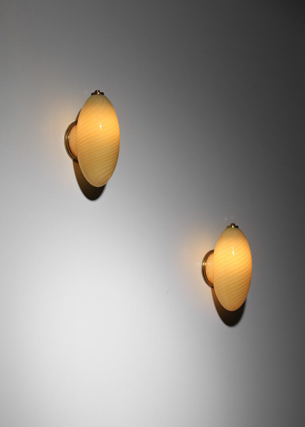 paire d'appliques italiennes verre de murano torssadé des années 60 beige - J633
