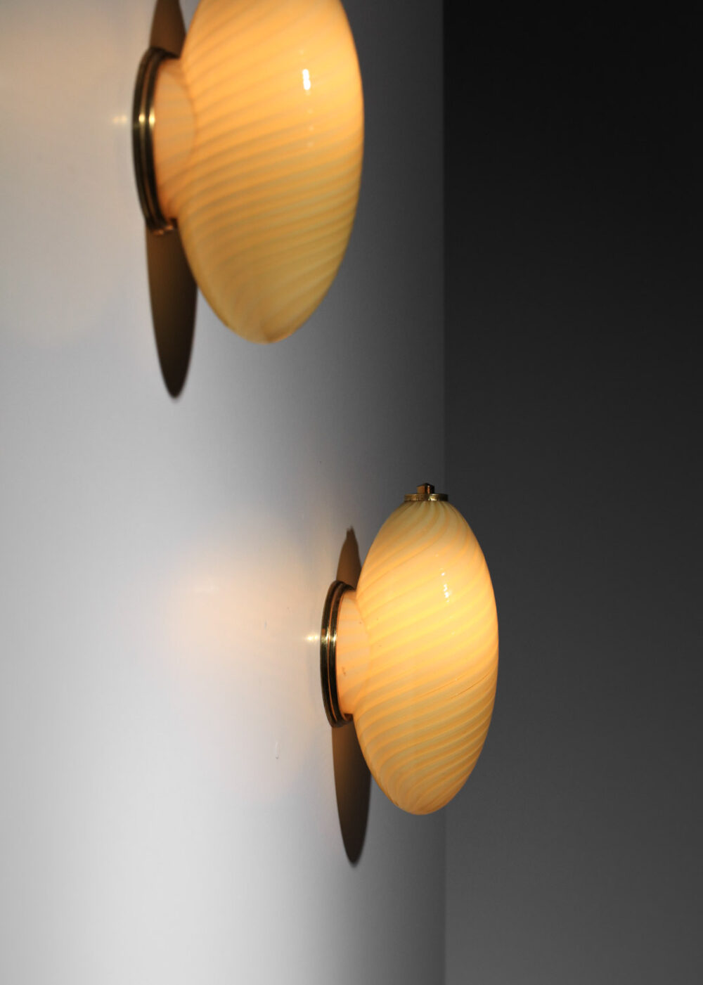 paire d'appliques italiennes verre de murano torssadé des années 60 beige - J633