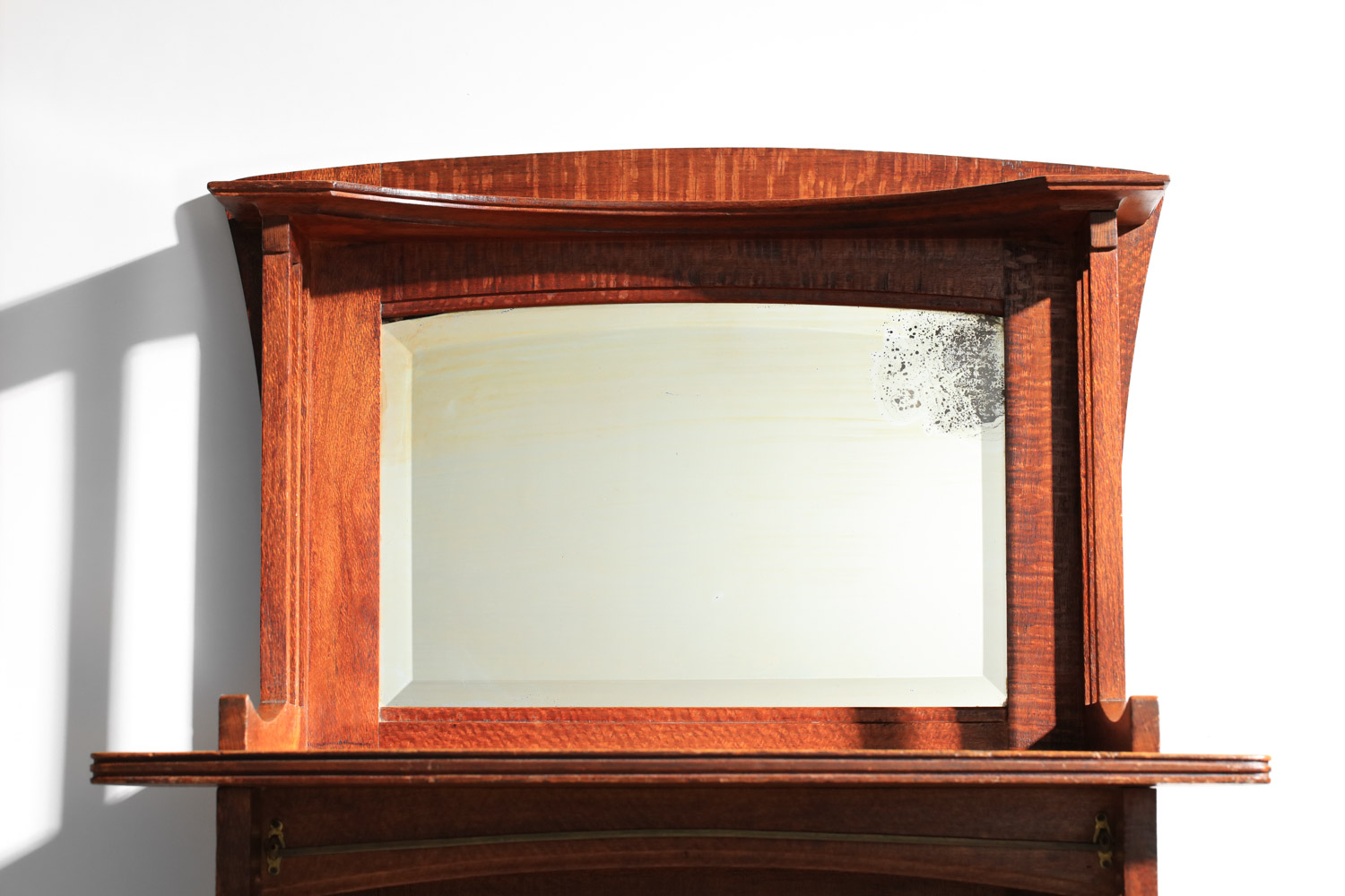 meuble à miroir art and craft en bois de loupe des années 20 art nouveau - J457