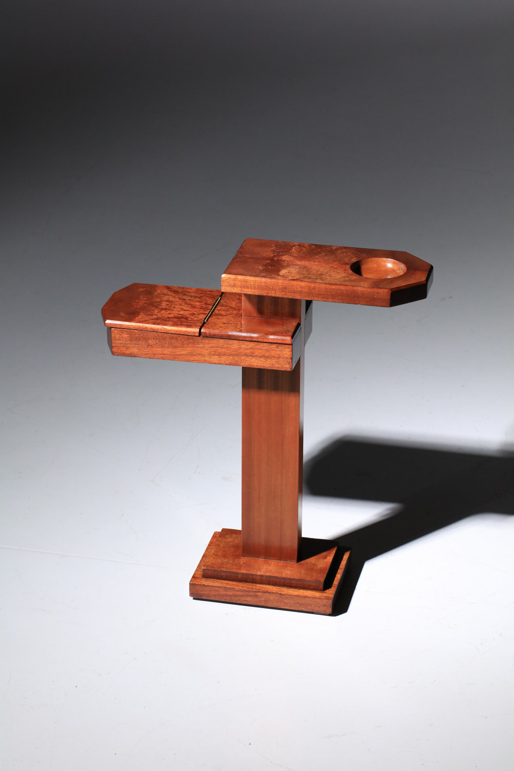 table de fumeur art deco en bois