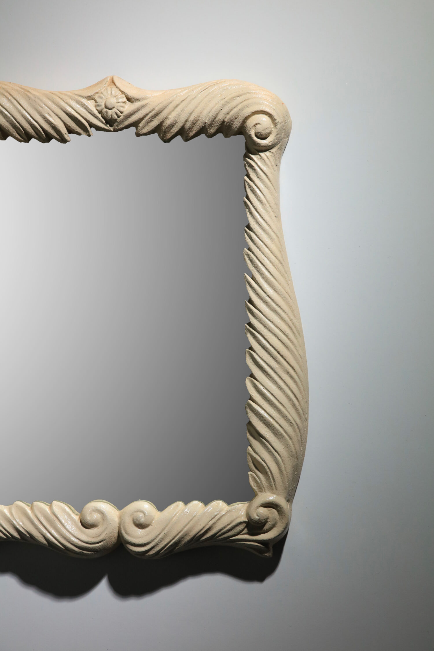 miroir en bois enduit blanc des années 30 style serge roche ou jean charles moreux - J502