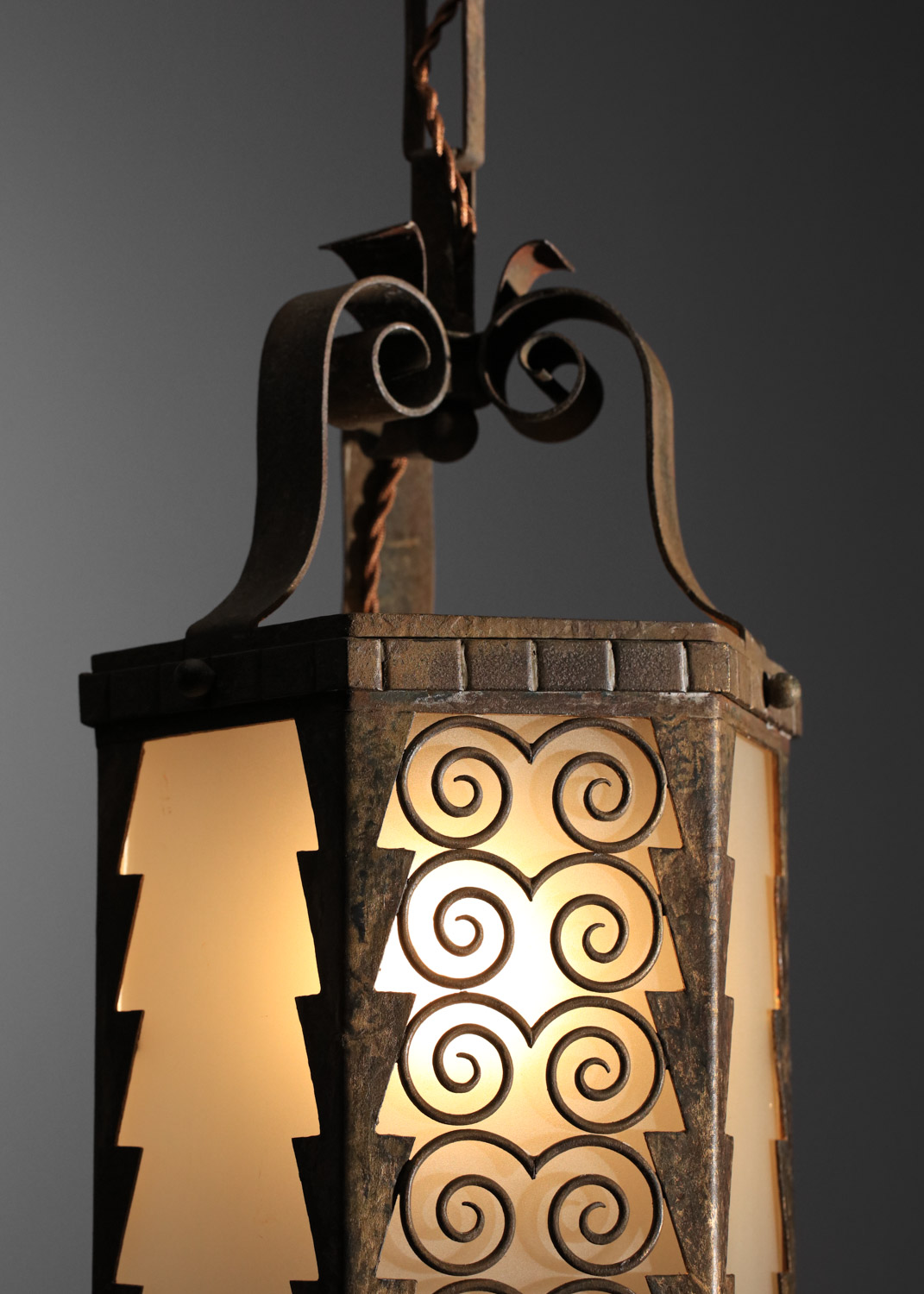 Ensemble de 3 lanternes hexagonales en fer forgé des années 1930 - J560