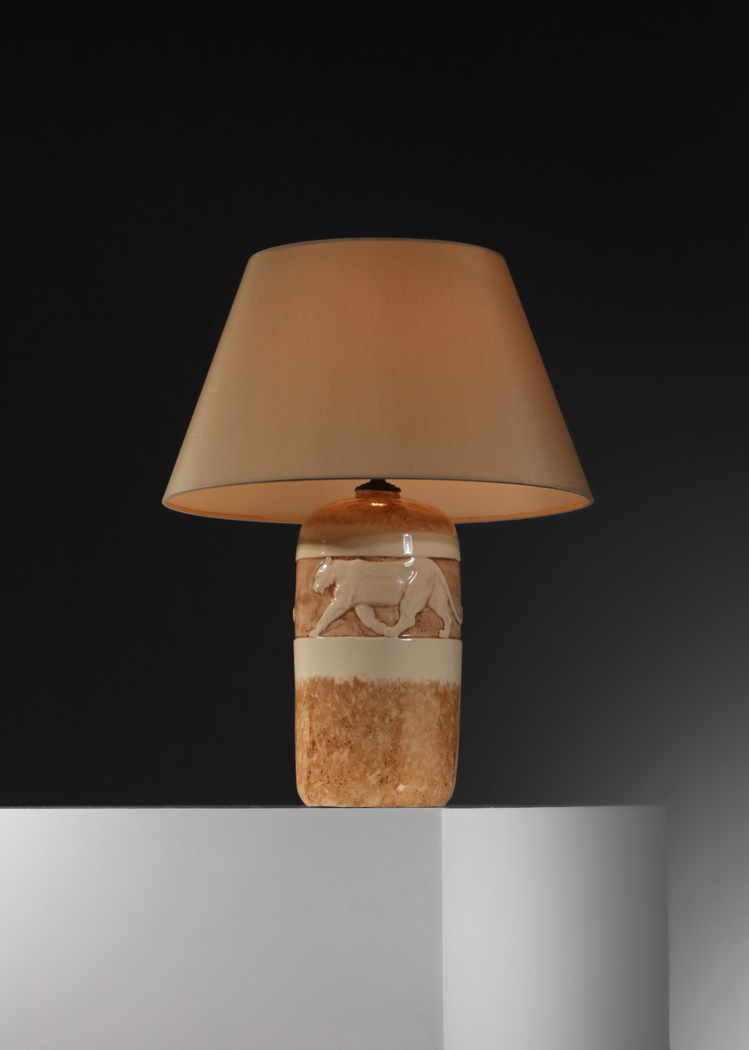lampe en céramique robert meynial à décor de pantheres beiges - K117
