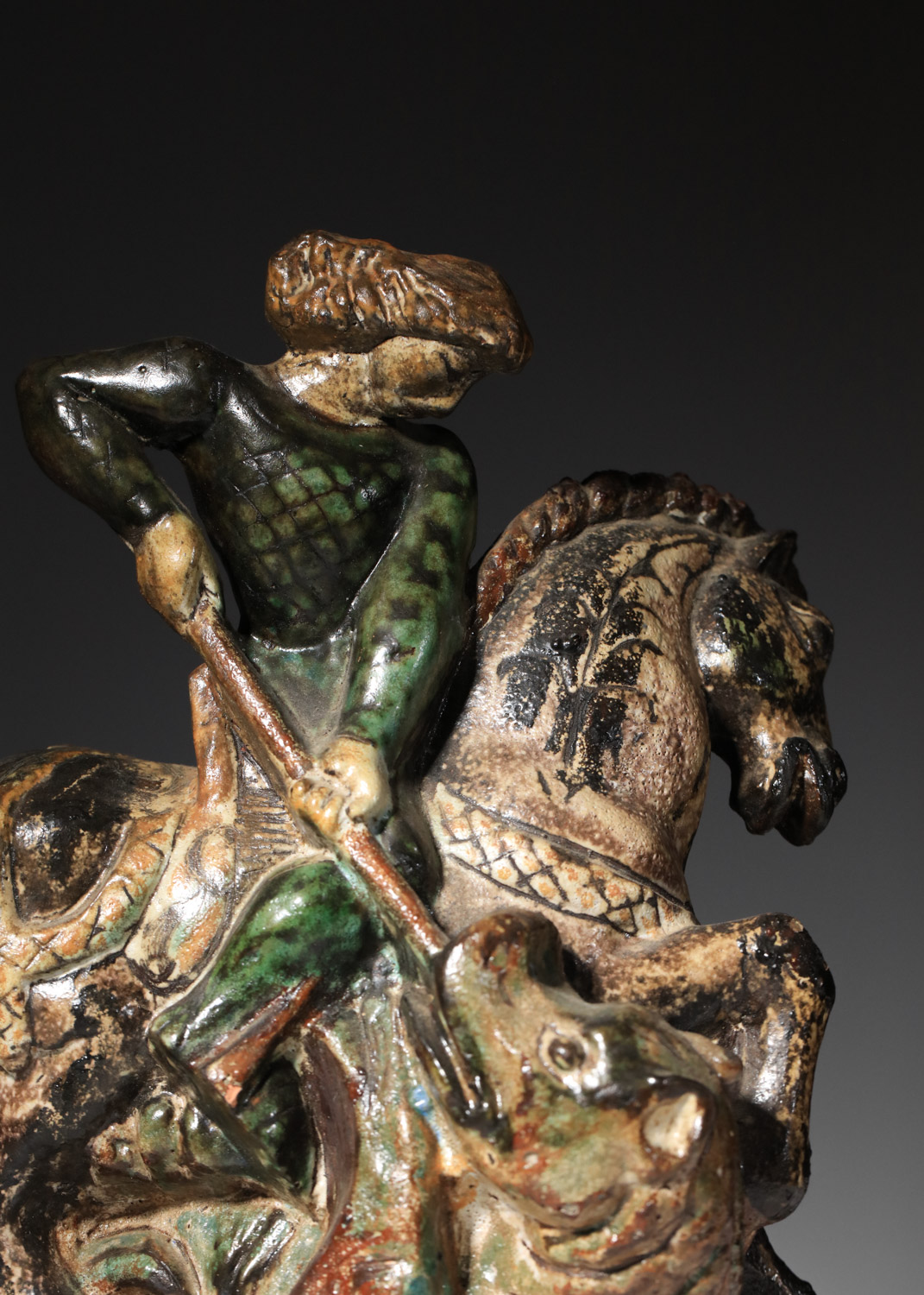sculpture en céramique signée fazzi représentant Saint georges - K035