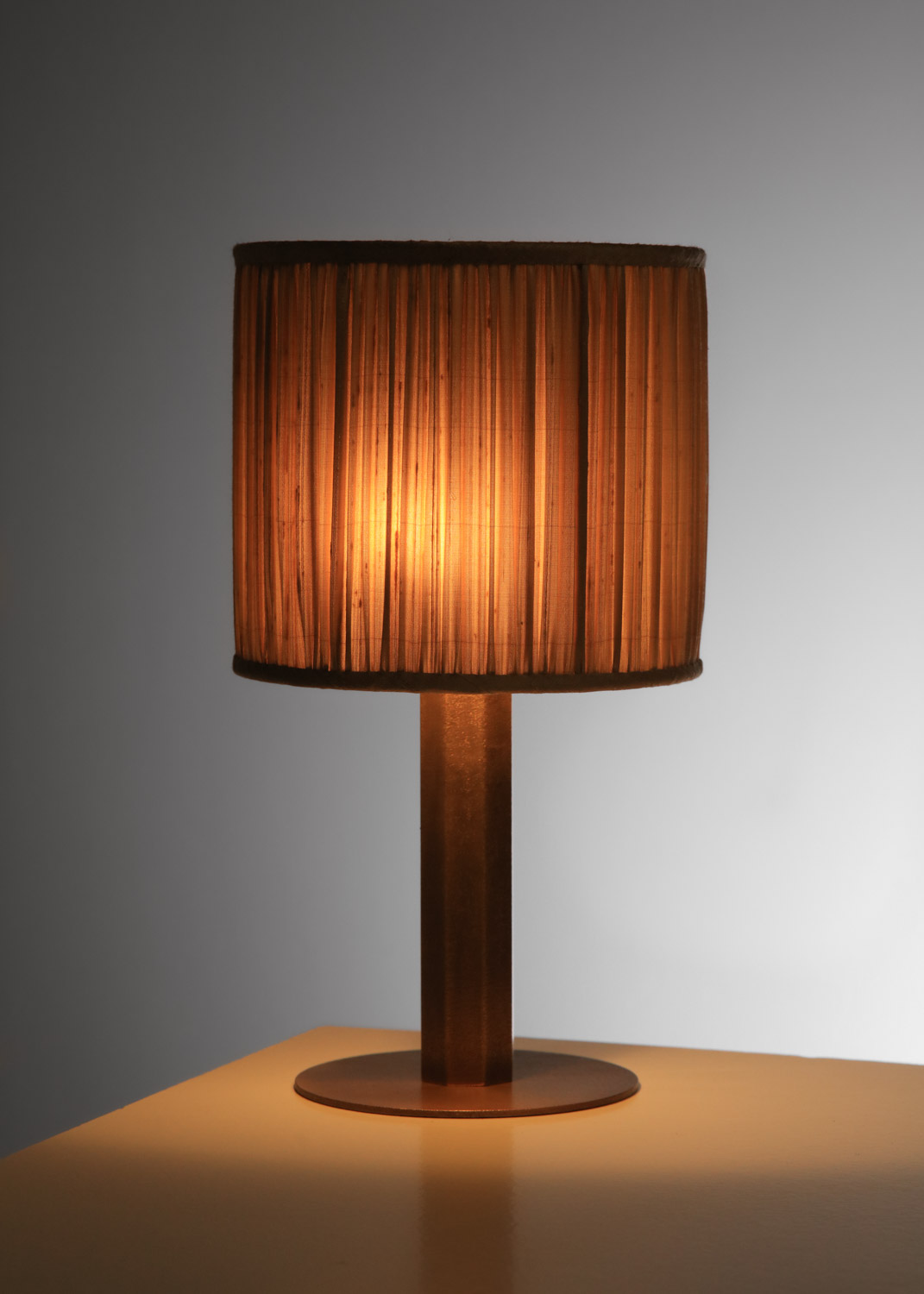 lampe de table danke galerie studio en laiton et abat jour soie - DK024