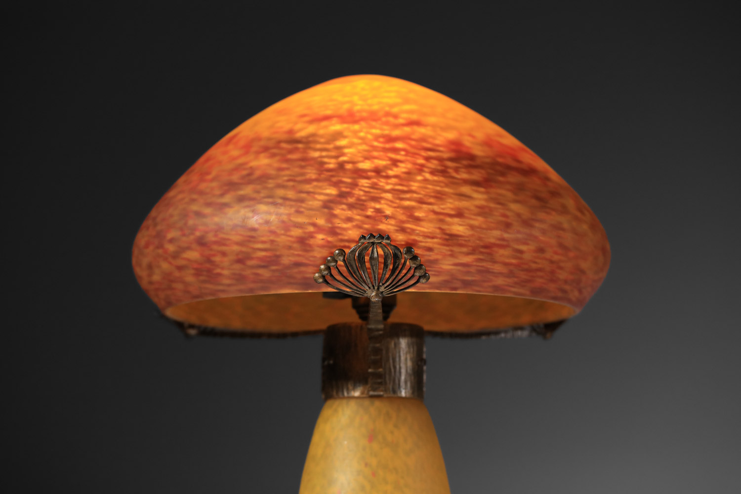 grande lampe champignon delatte nancy en pate de verre années 30 - K040