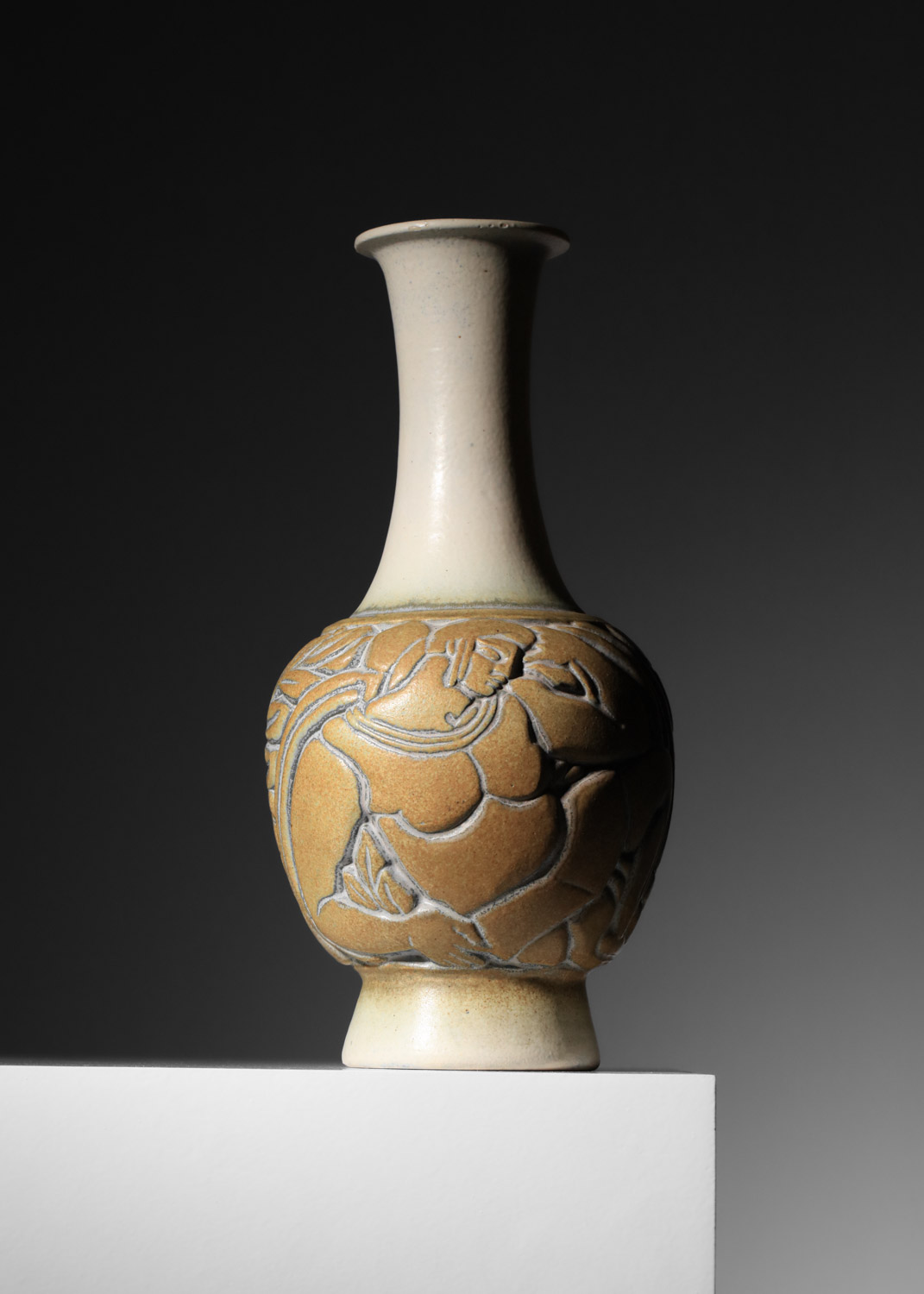 grand vase céramique Mougin nancy par Gaston Goor grand col et décor en bas relief années 30 - K097