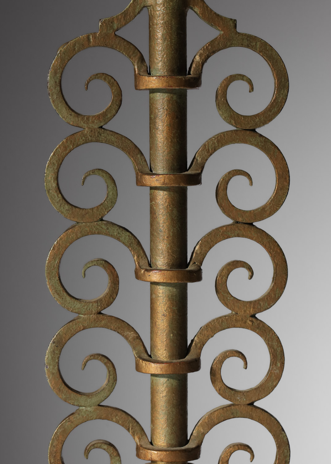 Lampe de table en fer forgé à voluptes art déco style poillerat - J608
