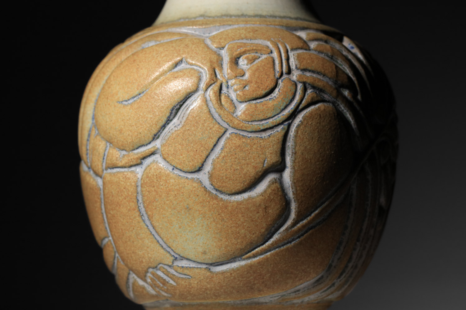 grand vase céramique Mougin nancy par Gaston Goor grand col et décor en bas relief années 30 - K097