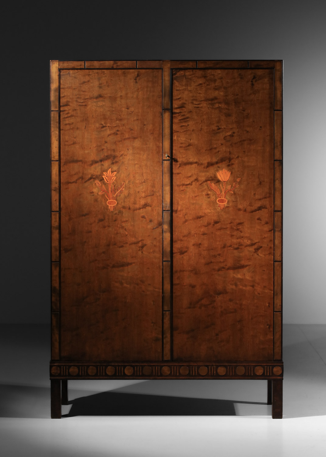 armoire suédoise à décor marqueterie des années 40 - J361