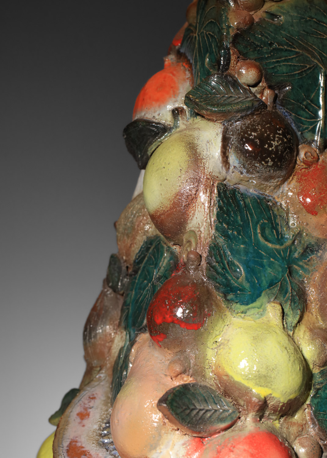 grande lampe en céramique jean derval à décor de coupe de fruits sculptée - J626