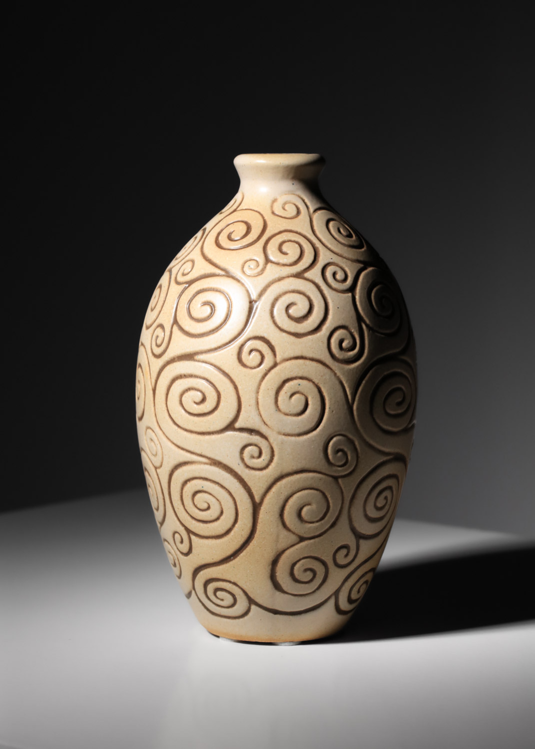 vase Mougin Nancy France en céramique années 30 décor à volutes - K101